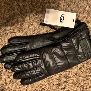 UGG Quilted Black Women's Gloves